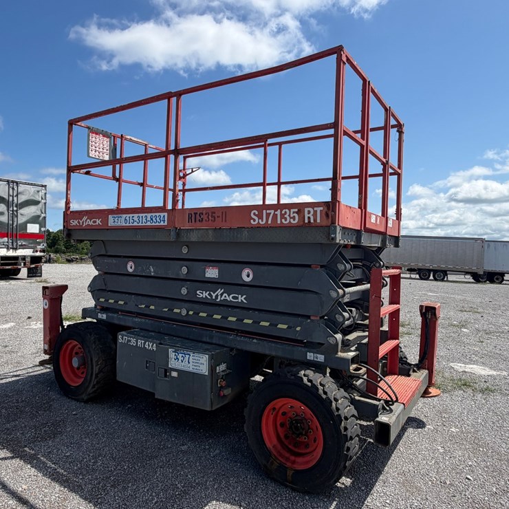 2014 SKYJACK SJ7135RT
