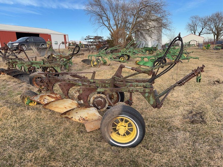 john-deere-pull-type-three-bottom-plow-image-2