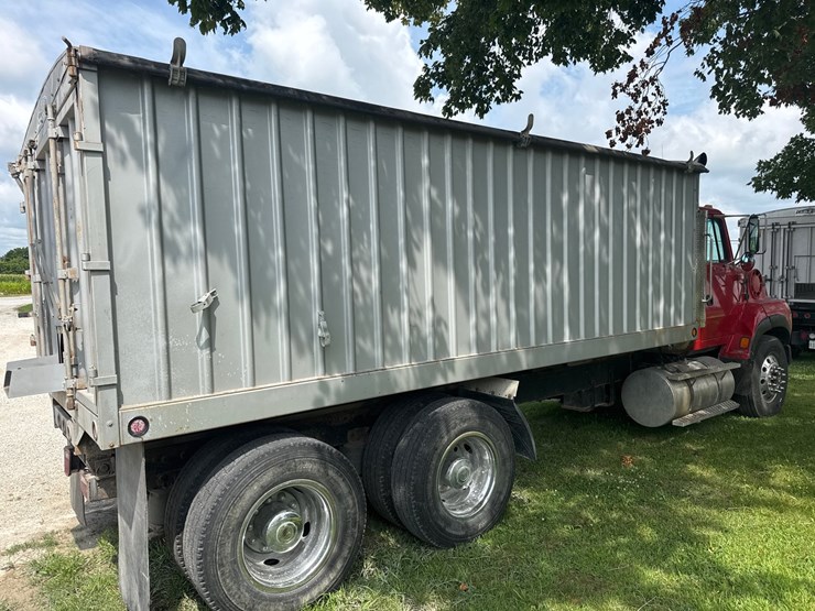 1995-ford-l9000-image-9