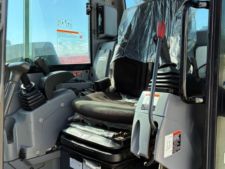 #2312-•-kubota-kxo80-4-excavator-image-8