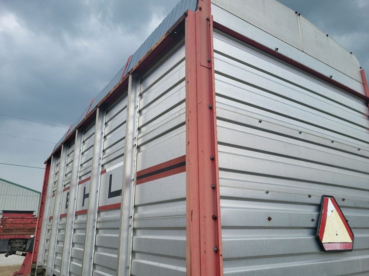 gehl-970-silage-wagon-w/gehl-tandem-axle-running-gear-image-28