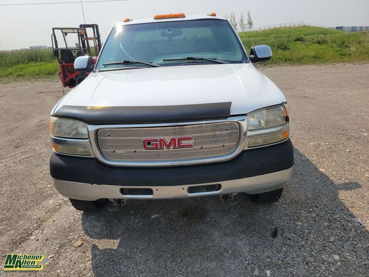 2001-gmc-sierra-3500-image-3