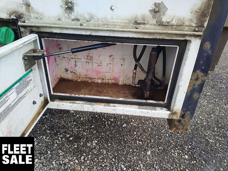 2021-ford-f550-image-27