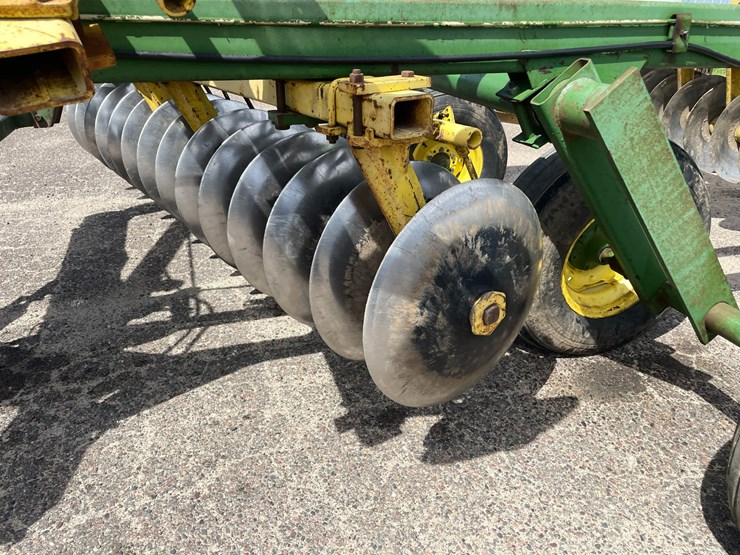 john-deere-220-image-18