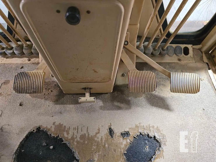 2003-caterpillar-12h-image-19