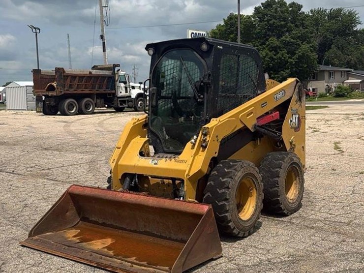 2021-caterpillar-236d3-image-3