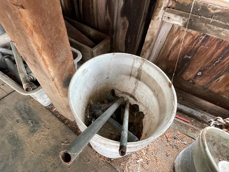#2336-•-everything-under-workbench-image-8