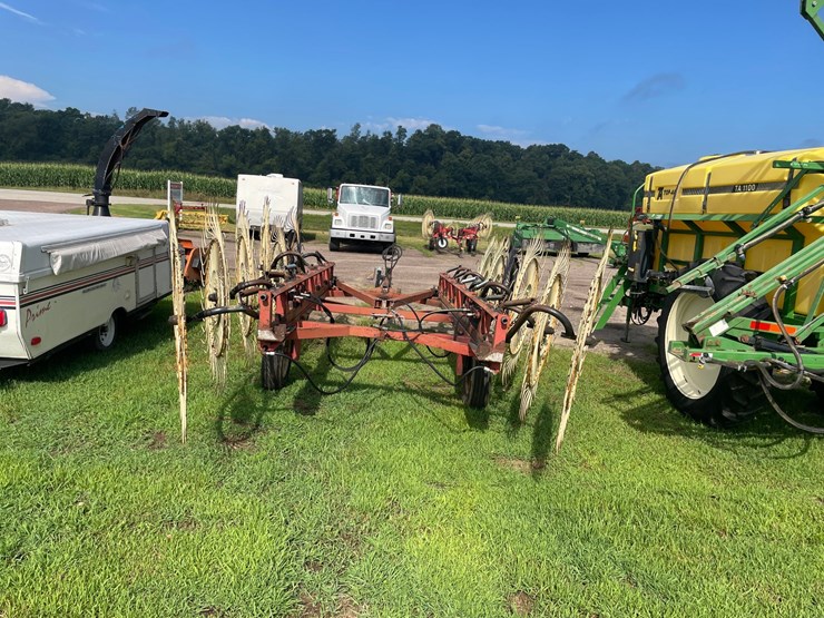 #1029-•-h&s-(12)-wheel-rake-image-5