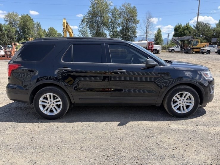 2017-ford-explorer-image-3