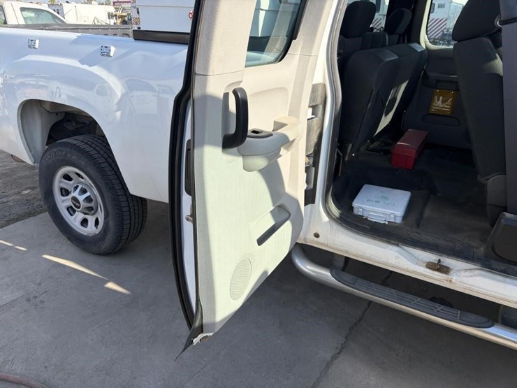 2012-gmc-sierra-3500-image-11