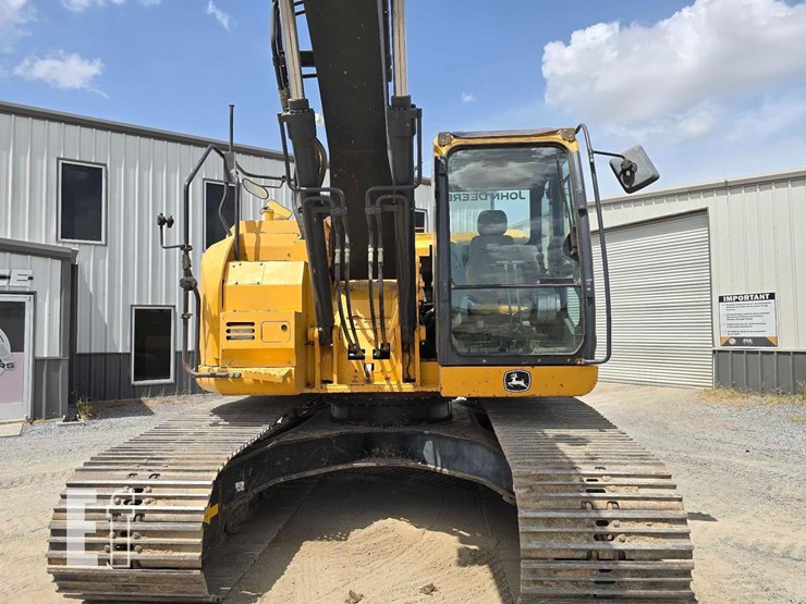 2018-deere-245g-lc-image-13