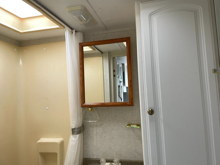 #1036-•-2003-keystone-bunkhouse-26'-camper-(has-wi-title)-image-17