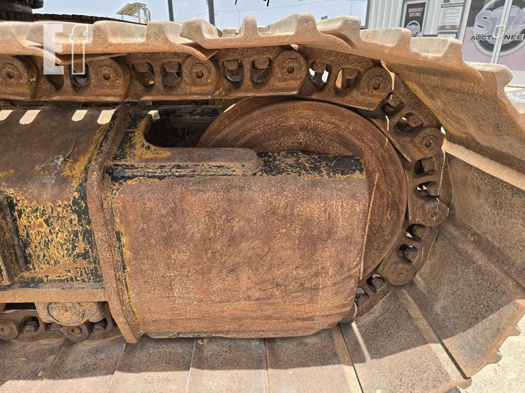 2017-caterpillar-349fl-image-31