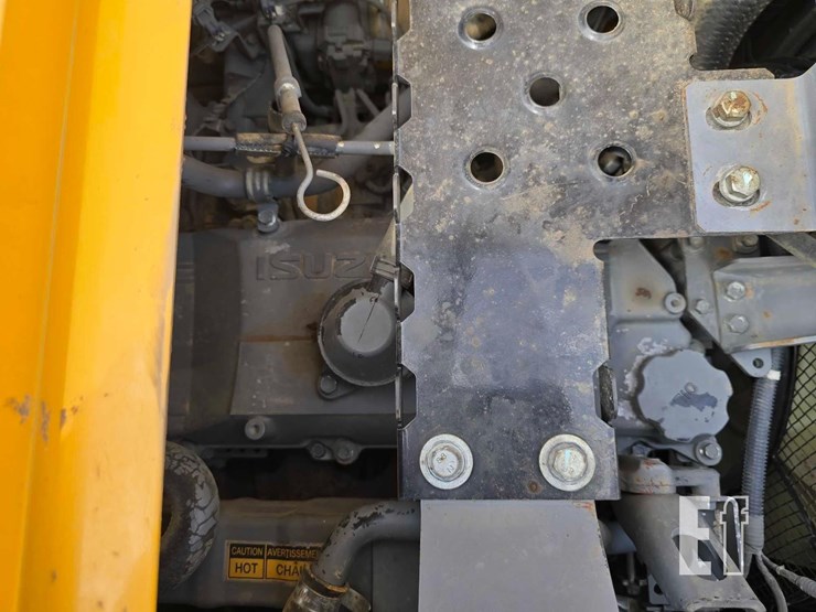 2018-deere-245g-lc-image-24