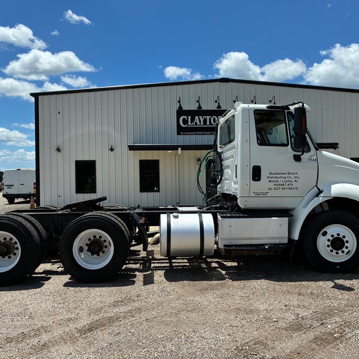 #9940 • 2016 International 8000
