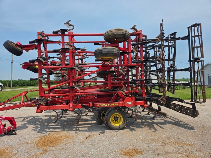44'-sunflower-5055-44-field-cultivator-image-25