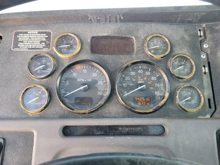 2014-peterbilt-365-image-25