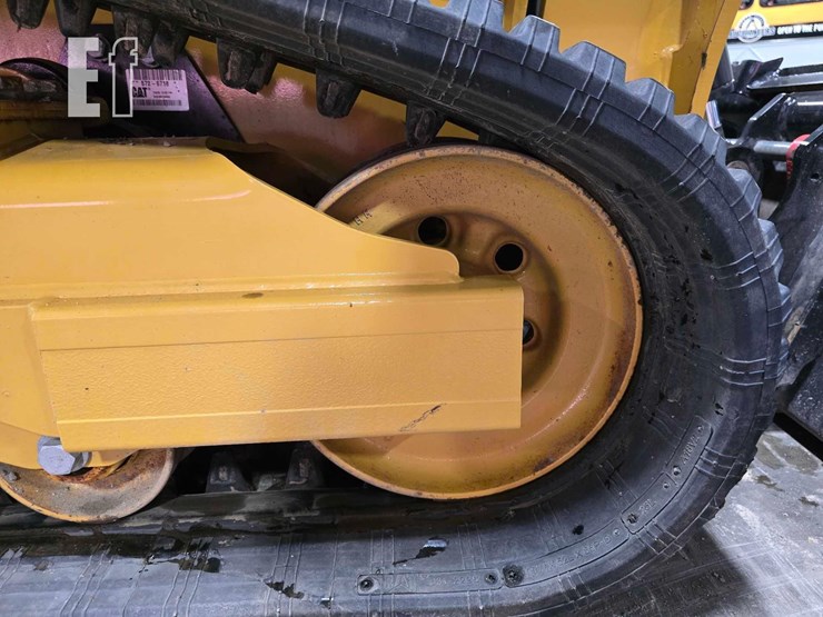 2025-caterpillar-255-image-32