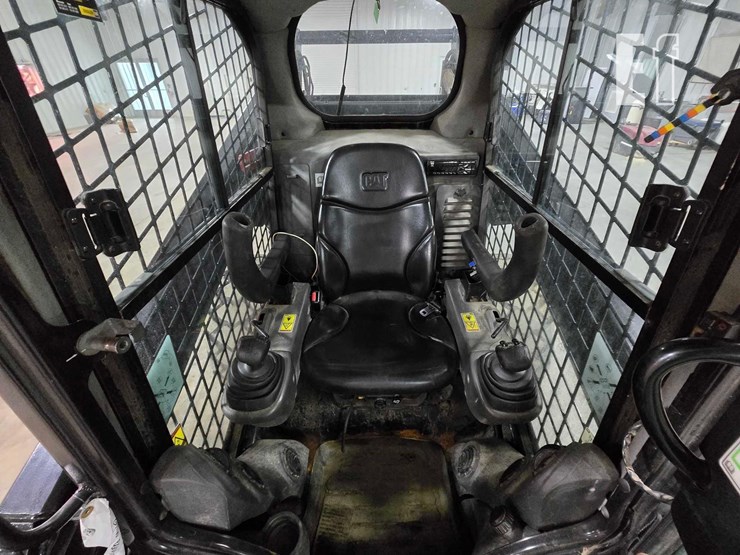 2014-caterpillar-272d-image-13