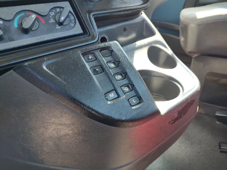 2012-international-prostar-image-31