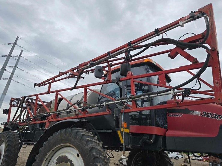 2013-case-ih-patriot-3230-image-16