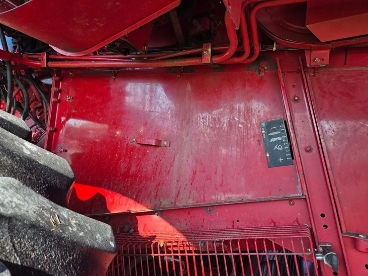 cih-2388-axial-flow-combine-image-36