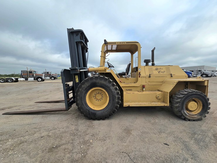 2013-caterpillar-c4.4-image-8