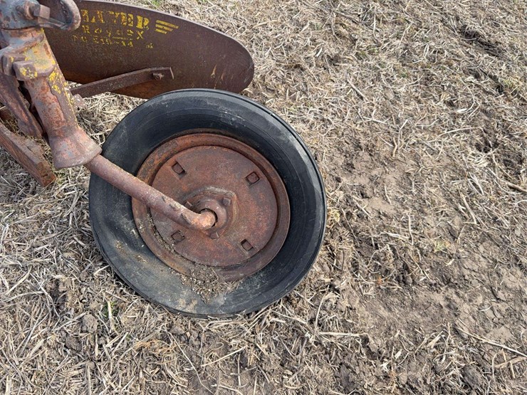 oliver-pull-type-three-bottom-plow-image-18