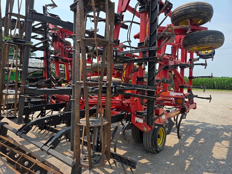 44'-sunflower-5055-44-field-cultivator-image-41