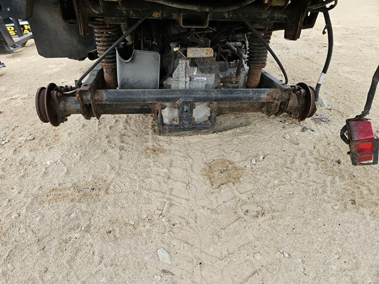 john-deere-gator-image-15