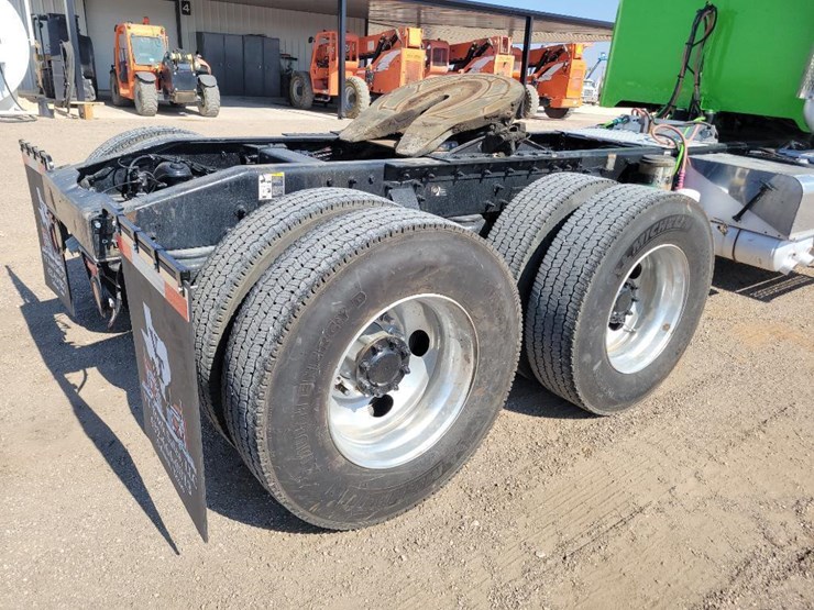 2014-peterbilt-365-image-9