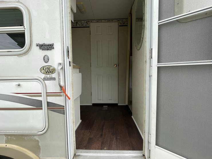 #1036-•-2003-keystone-bunkhouse-26'-camper-(has-wi-title)-image-9