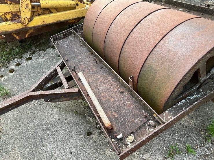 #2270-•-heavy-duty-pull-behind-roller-image-9