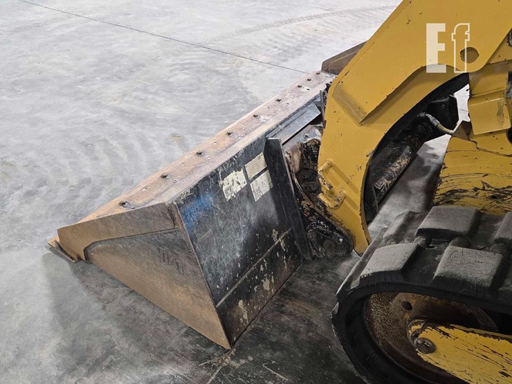 2021-caterpillar-259d3-image-12
