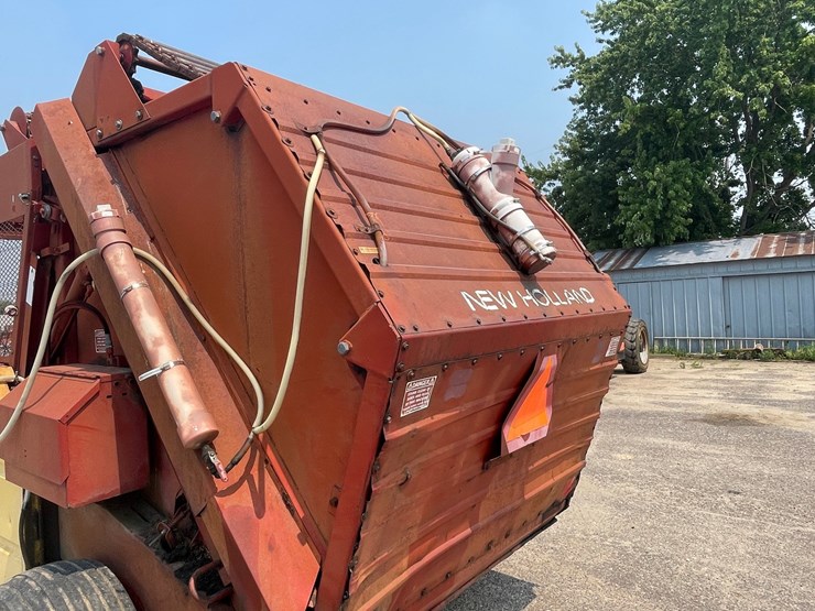 new-holland-851-image-30