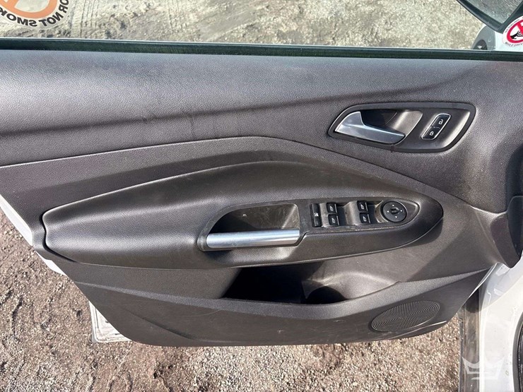 2014-ford-escape-image-11