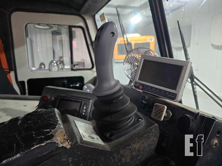 2016-mack-leu613-image-13