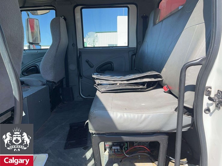 2004-international-durastar-4400-image-21