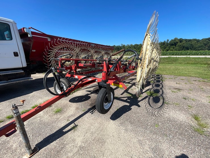 #1028-•-h&s-(12)-wheel-rake-image-16