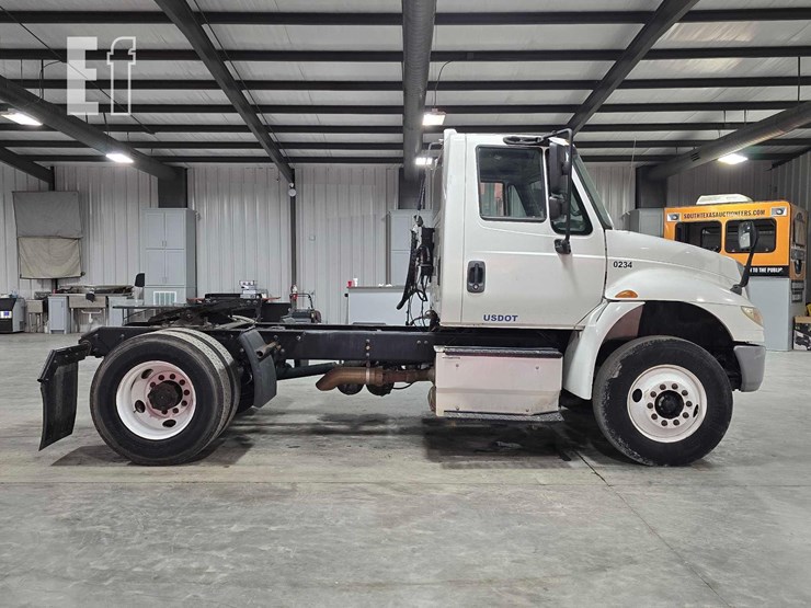 2017-international-durastar-4400-image-6