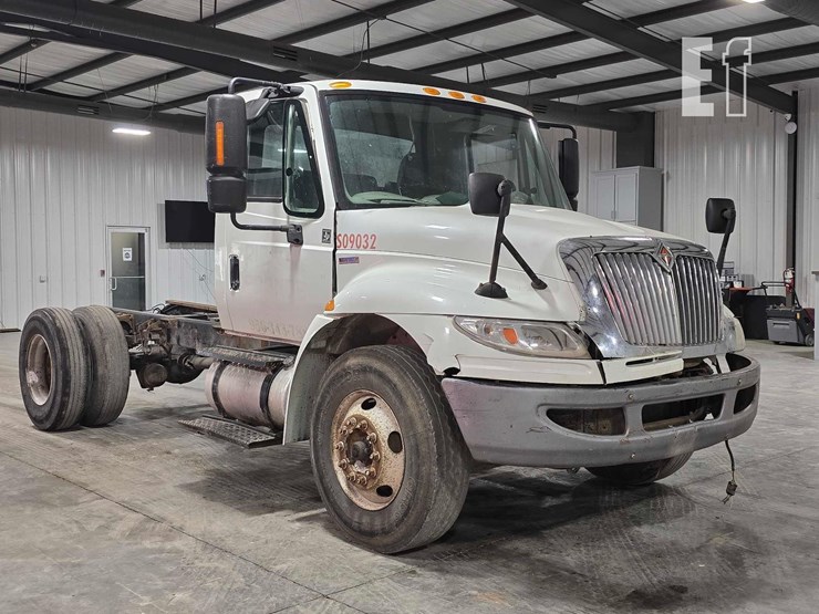 2008-international-durastar-4300-image-2