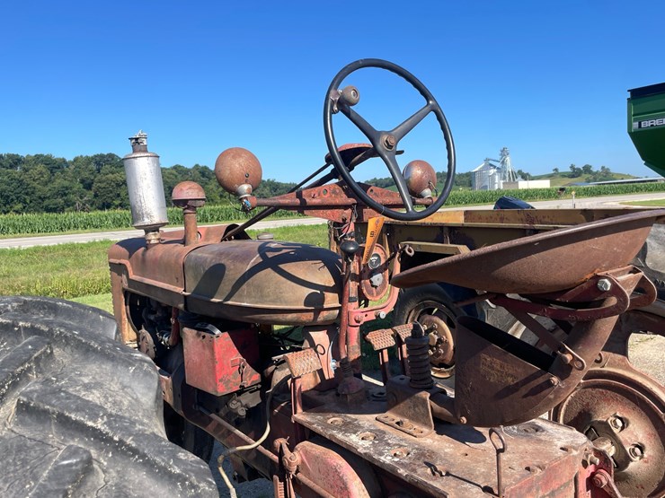 #1021-•-farmall-h-tractor-image-16