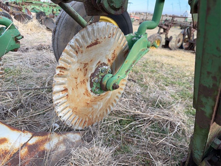 john-deere-pull-type-three-bottom-plow-image-24