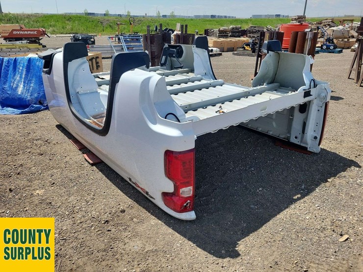 white-pick-up-truck-bed-image-5