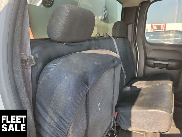 2013-chevrolet-silverado-3500hd-lt-image-50