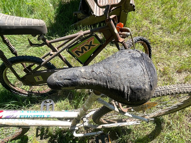 #3299-•-(2)-vintage-bikes-image-21