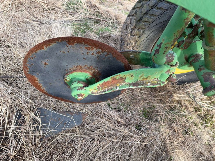 john-deere-pull-type-two-bottom-plow-image-16