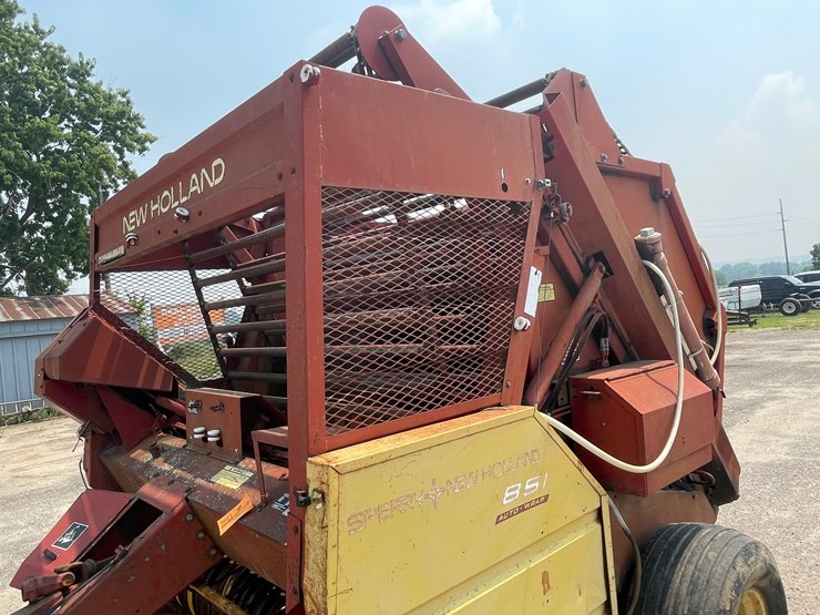 new-holland-851-image-25