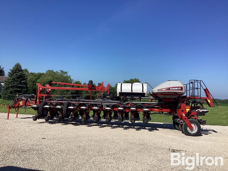 2014-case-ih-1255-image-8