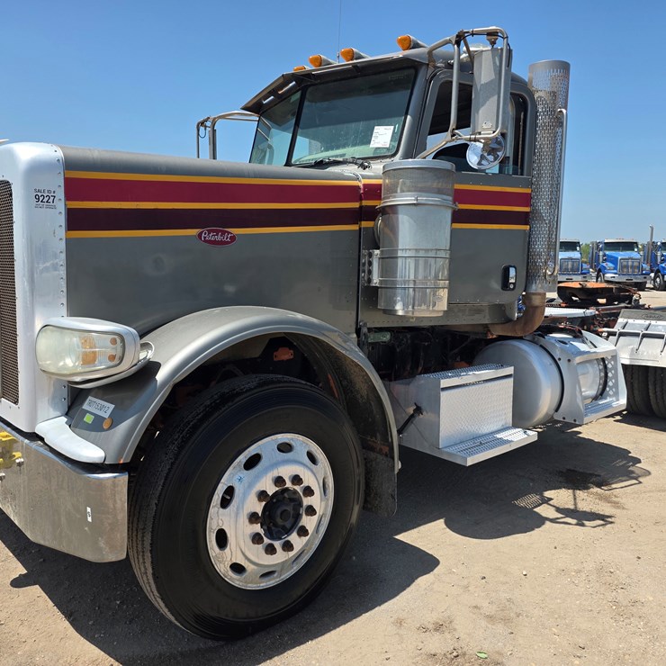 2013 PETERBILT 388